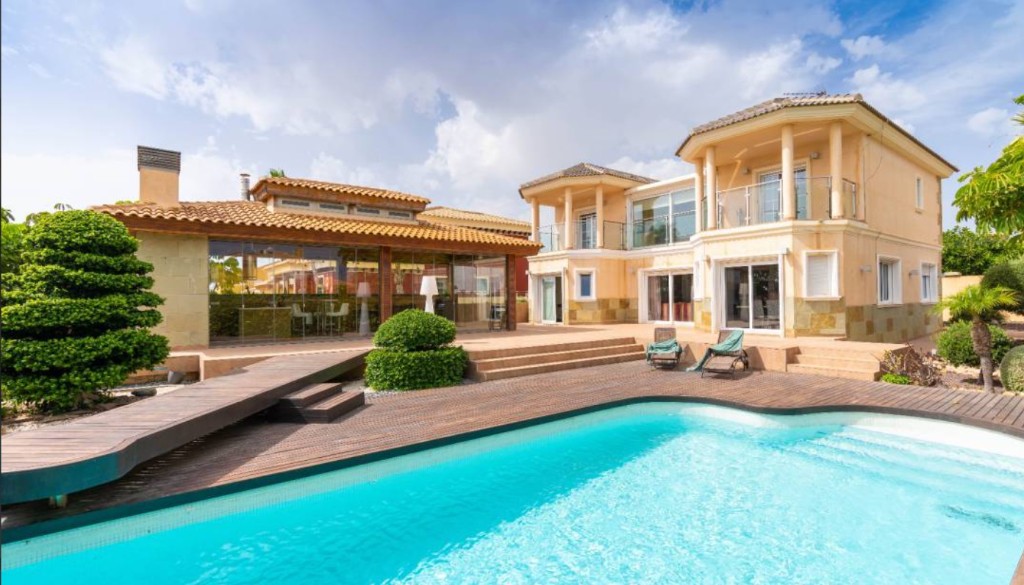 Villa i Torrevieja, Alicante, Spanien 4 sovrum, 480 kvm. Nr. 145204