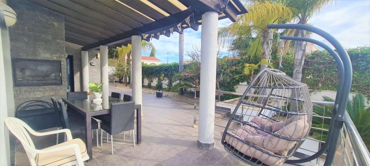 Villa in Calpe, Alicante, Spain 5 bedrooms, 420 sq.m. No. 165122