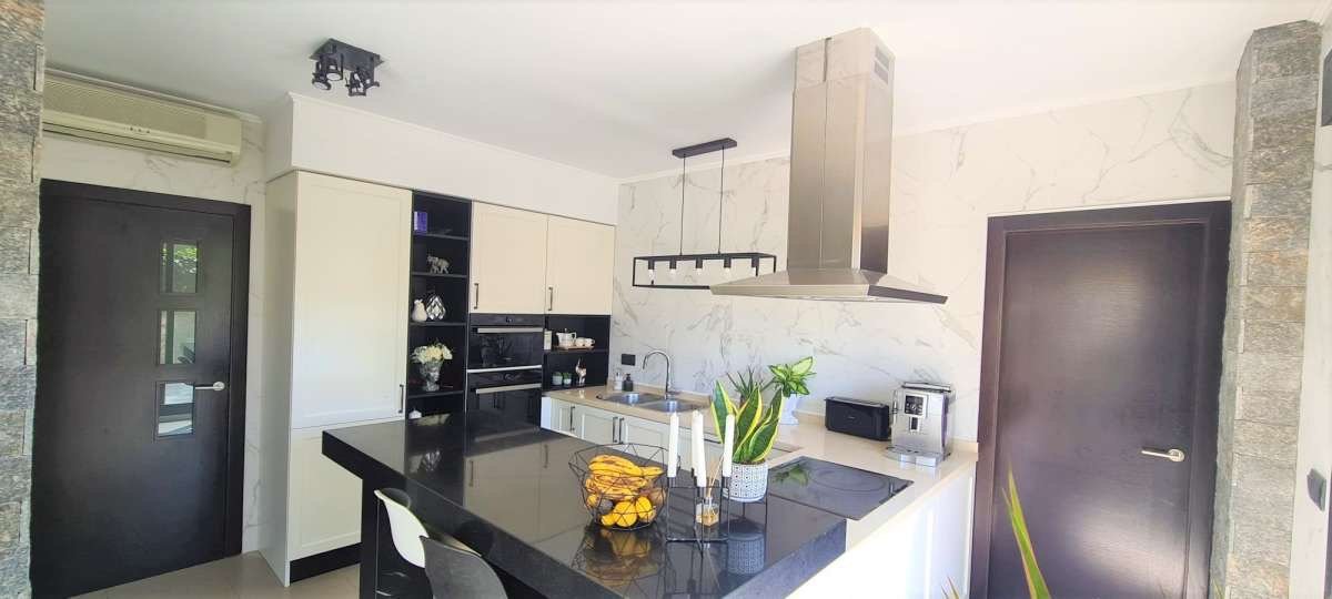 Villa in Calpe, Alicante, Spain 5 bedrooms, 420 sq.m. No. 165122