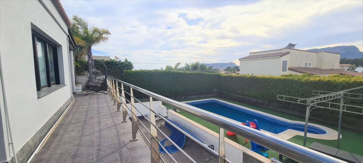 Villa in Calpe, Alicante, Spain 5 bedrooms, 420 sq.m. No. 165122