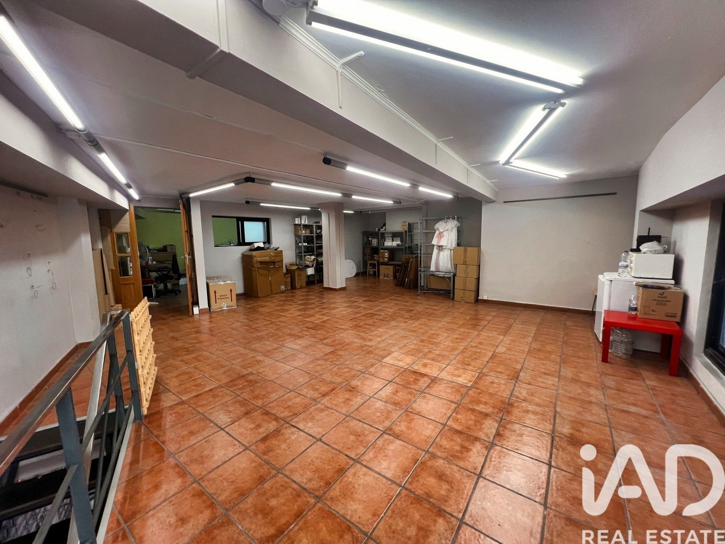 Commercial property à Vallirana, Barcelona, Espagne 150 m2 No. 173422