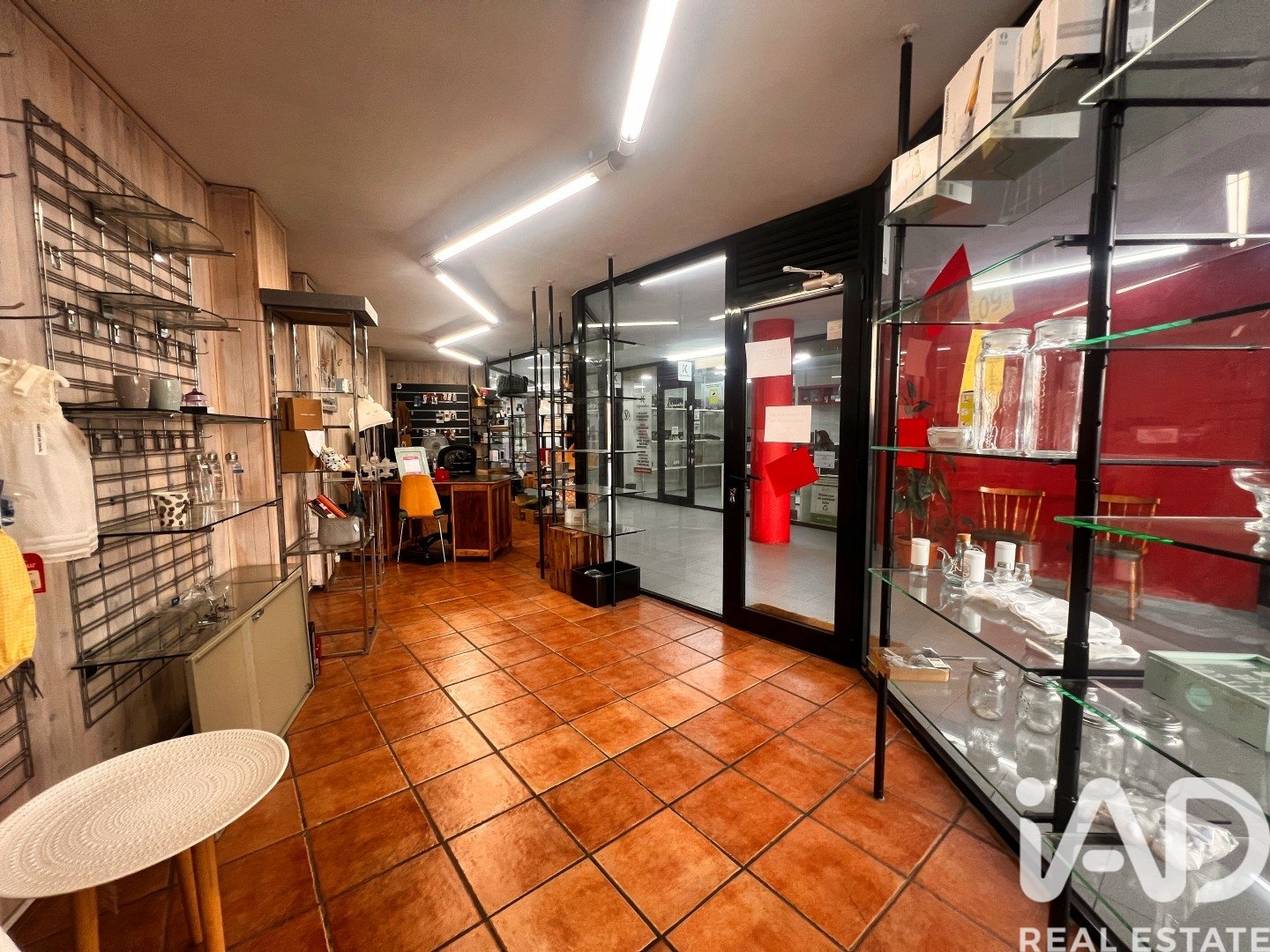Commercial property à Vallirana, Barcelona, Espagne 150 m2 No. 173422