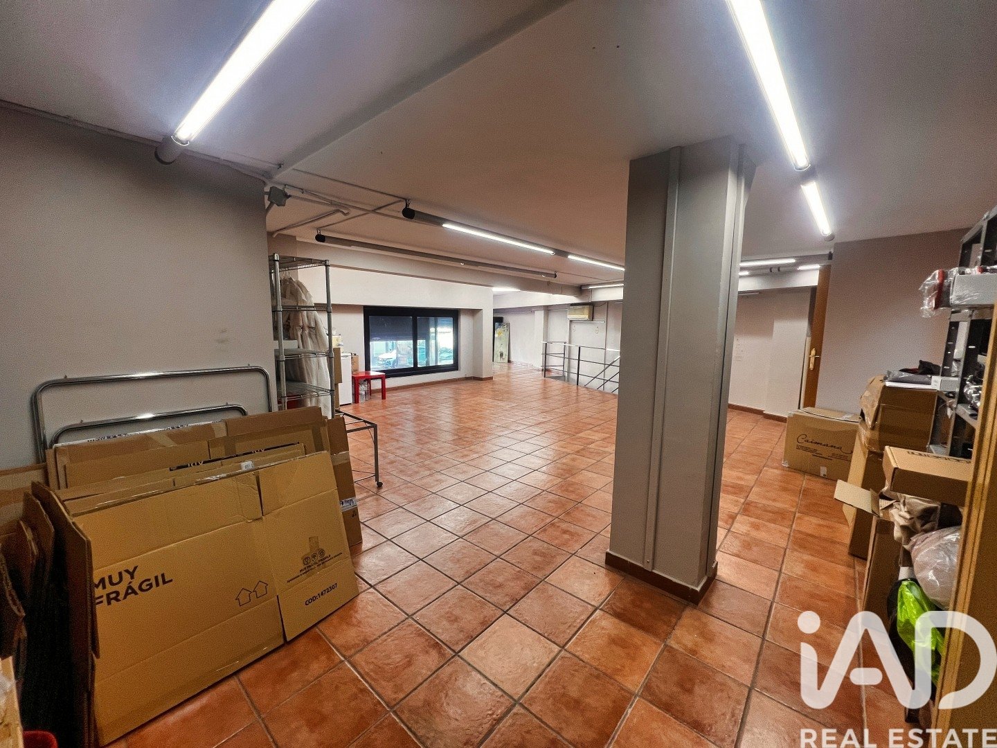 Commercial property à Vallirana, Barcelona, Espagne 150 m2 No. 173422