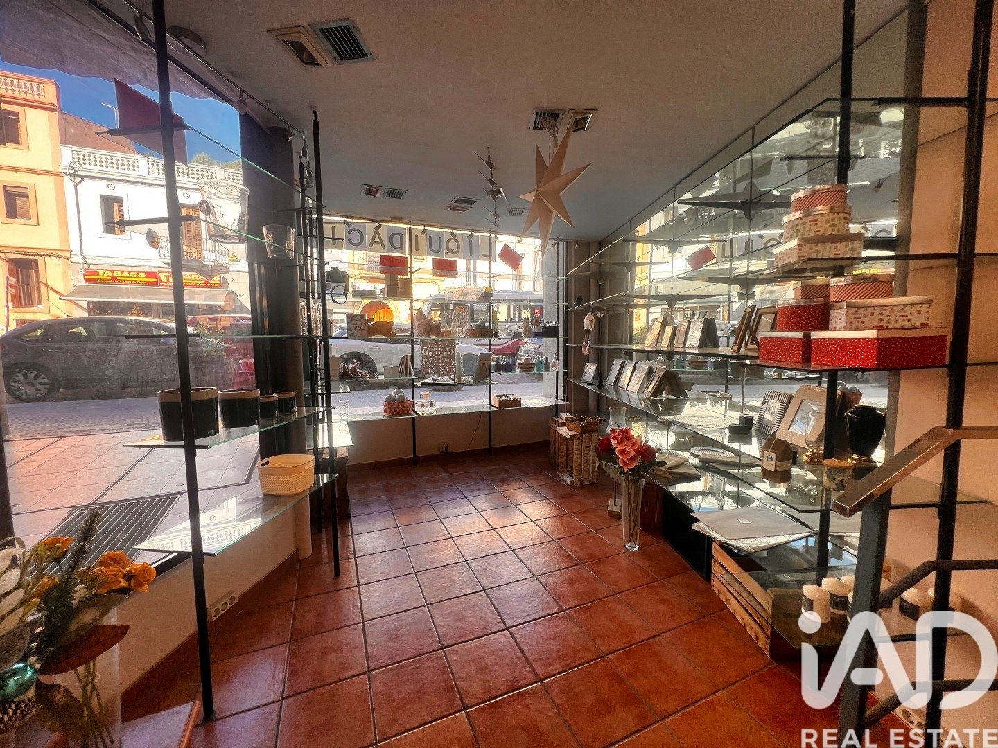 Commercial property à Vallirana, Barcelona, Espagne 150 m2 No. 173422