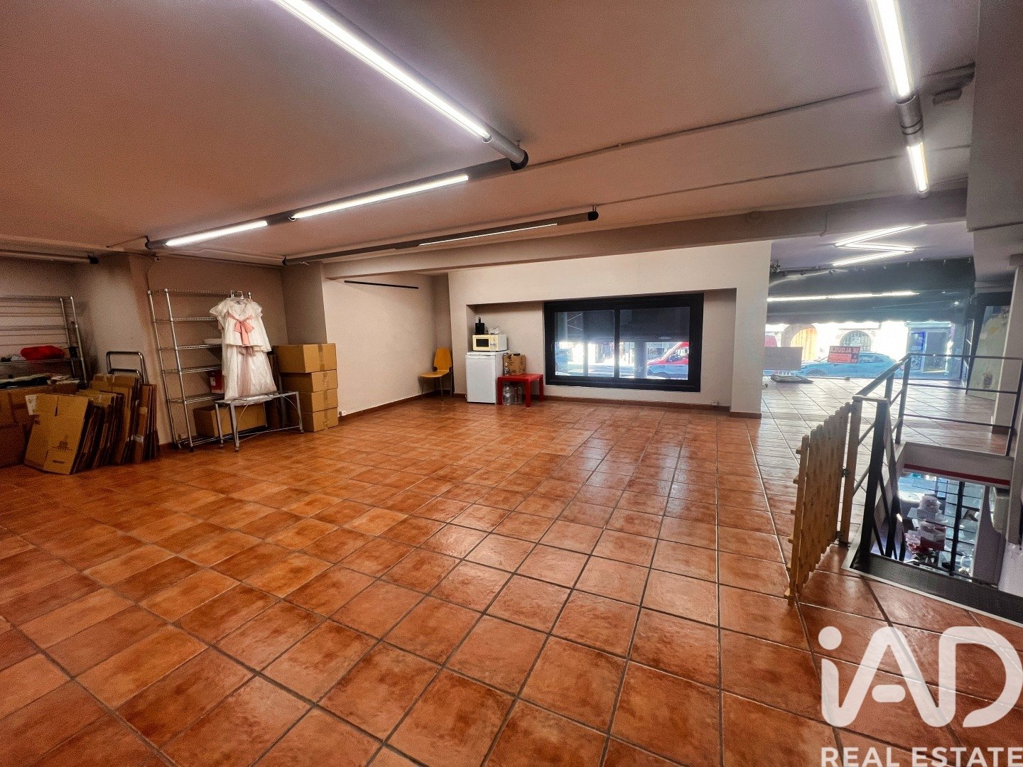 Commercial property à Vallirana, Barcelona, Espagne 150 m2 No. 173422
