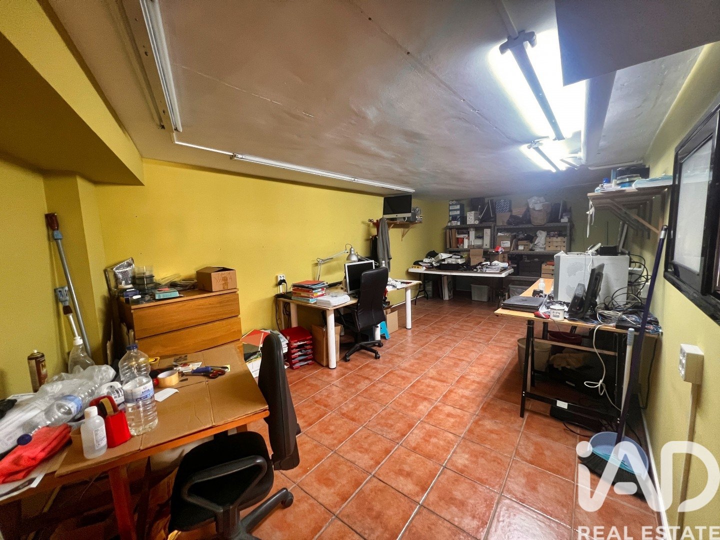 Commercial property à Vallirana, Barcelona, Espagne 150 m2 No. 173422