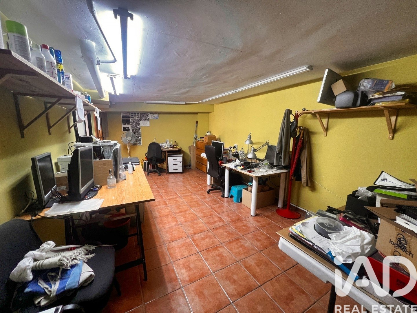 Commercial property à Vallirana, Barcelona, Espagne 150 m2 No. 173422