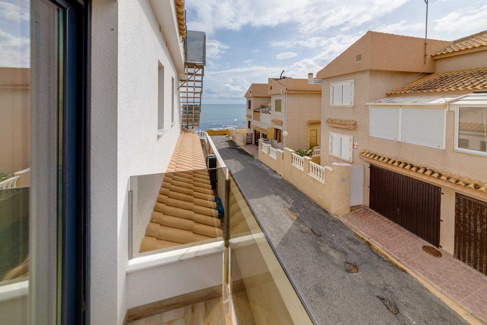 Villa à Torrevieja, Alicante, Espagne 4 chambres, 210 m2 No. 165245