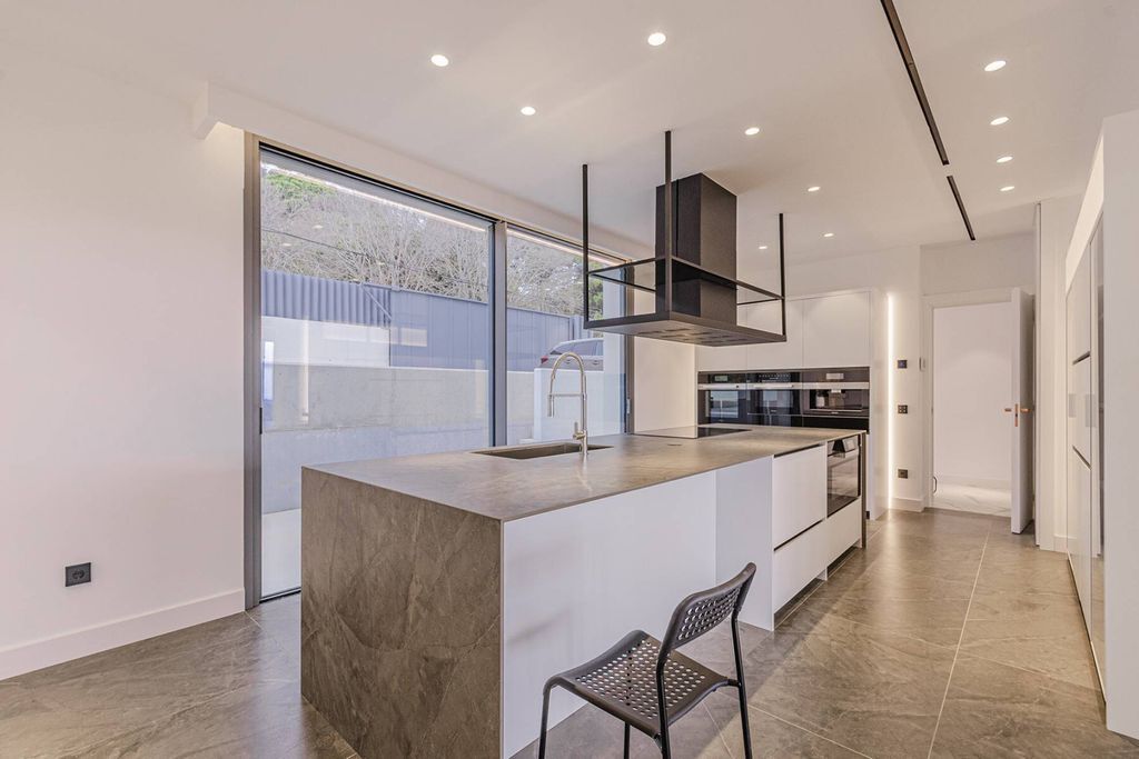 Huvila Pedralbes, Barcelona, Espanja 6 makuuhuonetta, 1216 m2 No. 133386
