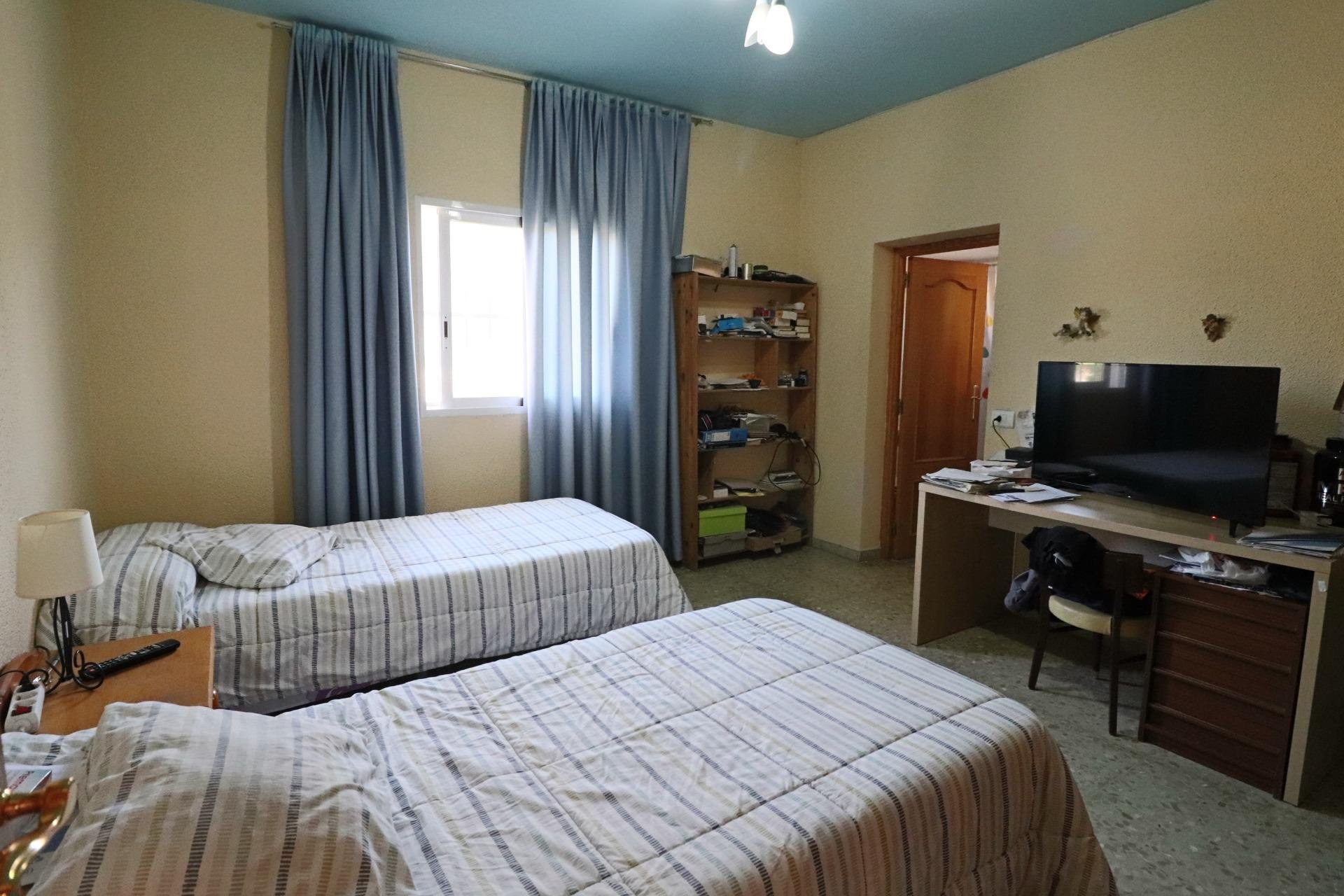 Villa in Benidorm, Alicante, Spain 2 bedrooms, 200 sq.m. No. 196703