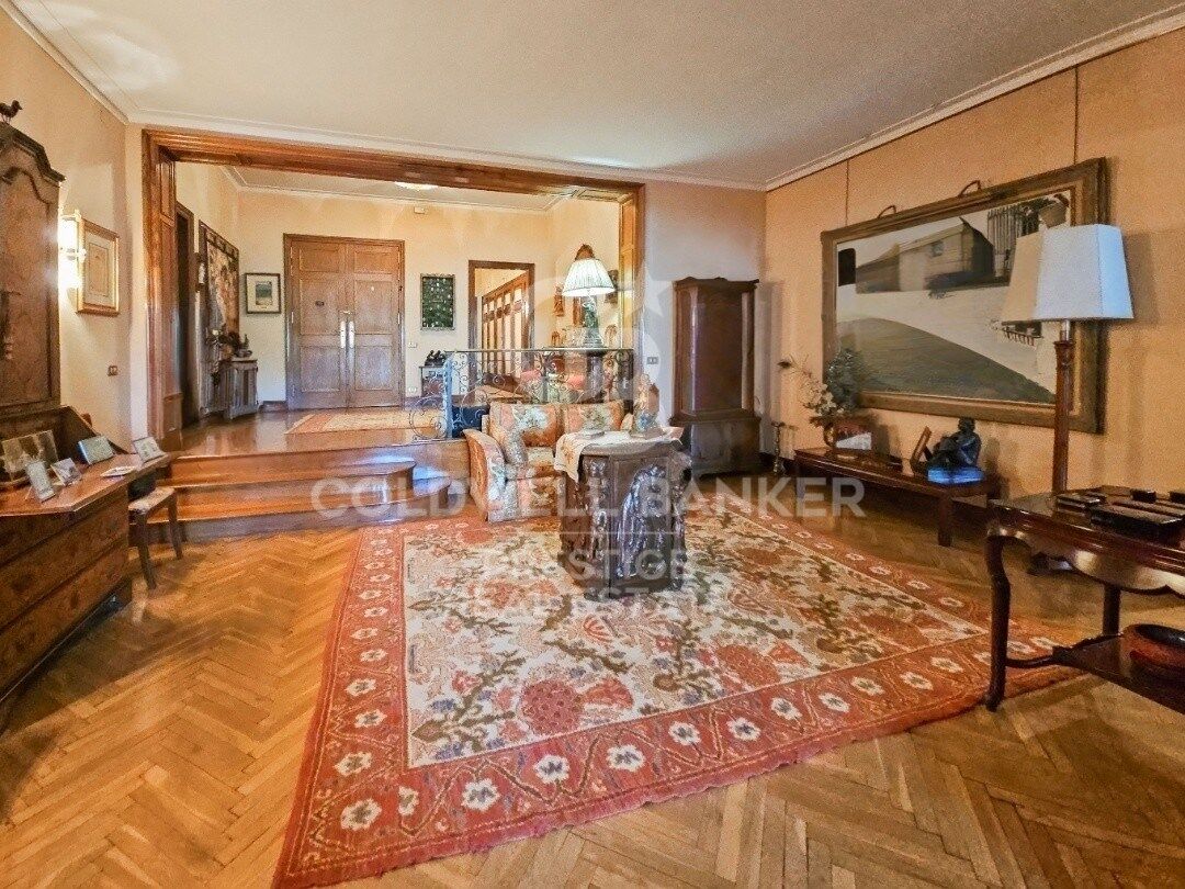 Huoneisto Barcelona, Espanja 7 makuuhuonetta, 512 m2 No. 158507