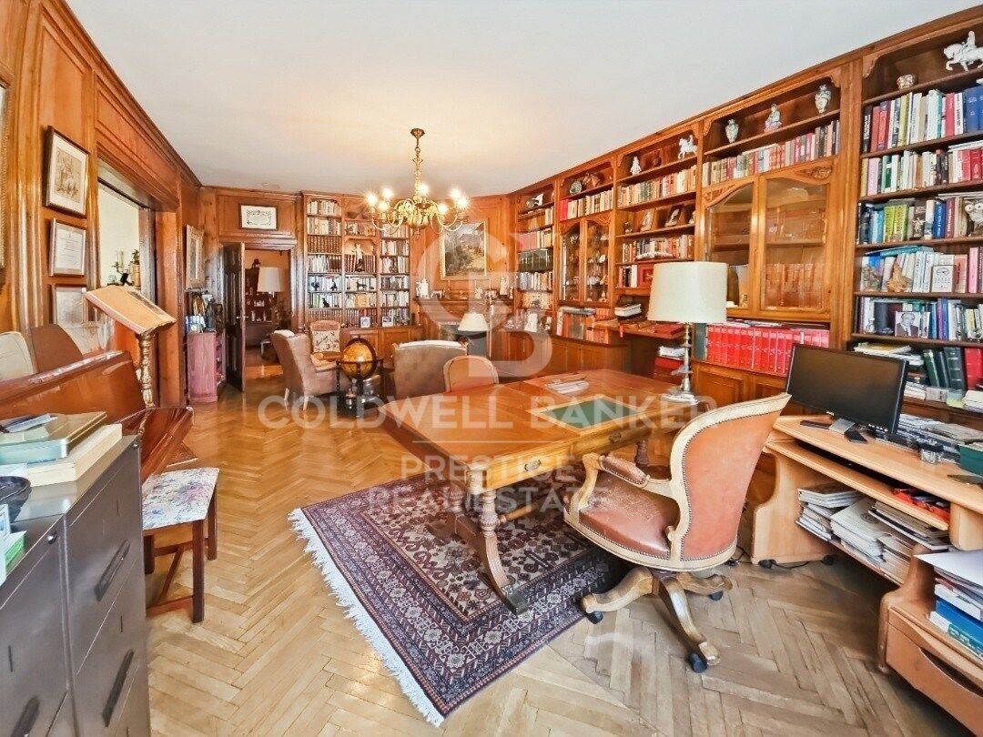 Huoneisto Barcelona, Espanja 7 makuuhuonetta, 512 m2 No. 158507