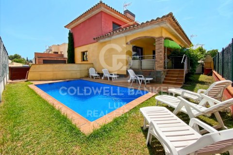 Talo L'Escala, Girona, Espanja 4 makuuhuonetta, 301 m2 No. 158511