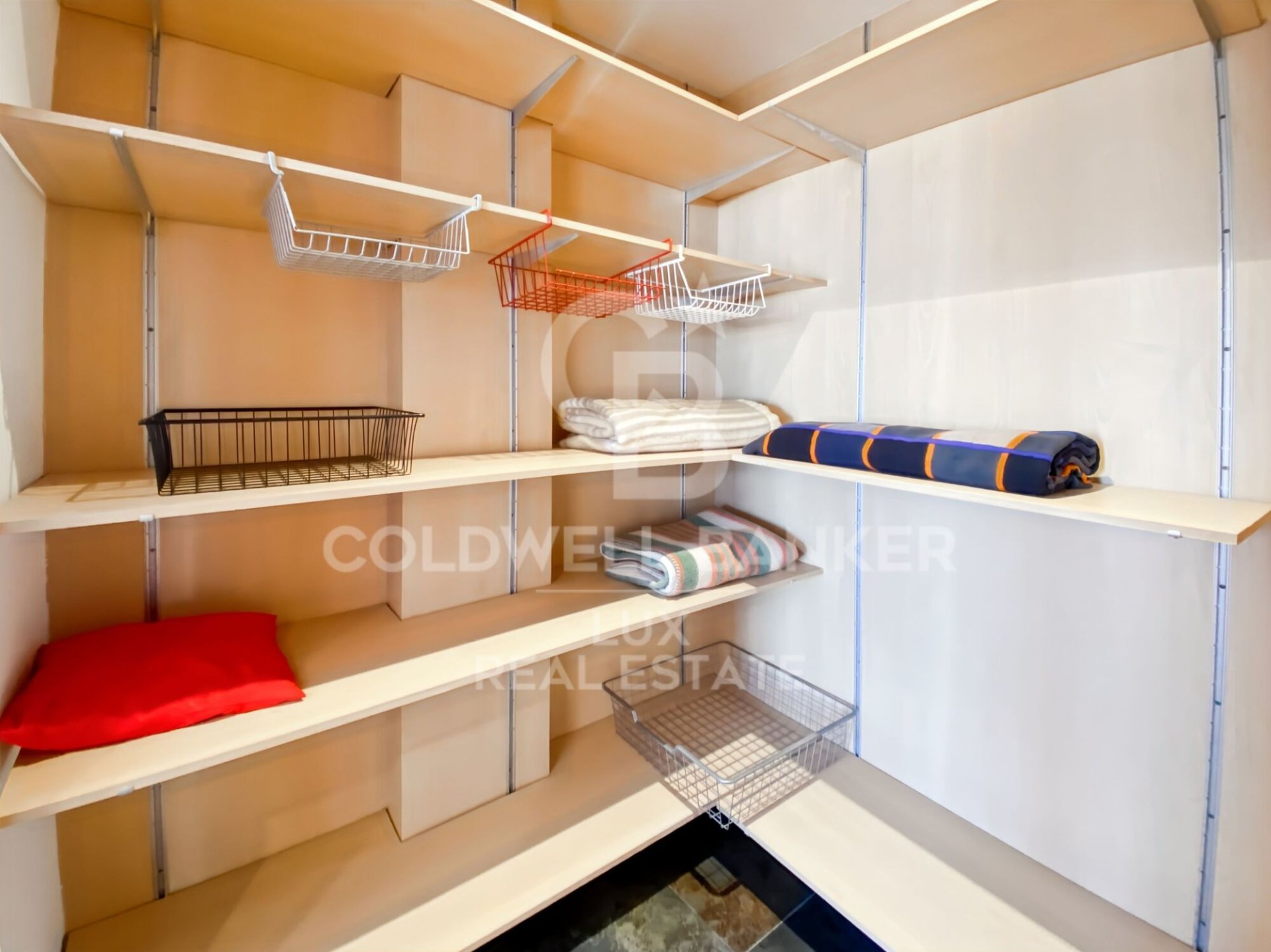 Hus i L'Escala, Girona, Spanien 4 sovrum, 301 kvm. Nr. 158511