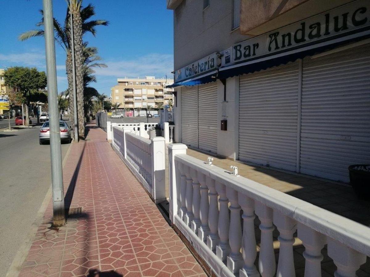 Propiedad comercial en Guardamar del Segura, Alicante, España 101 m2 No. 149108