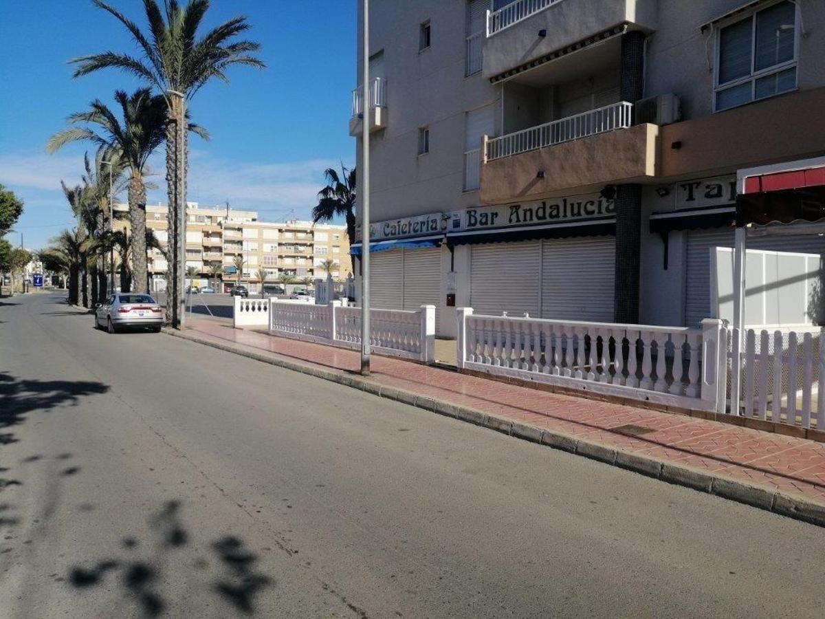 Propiedad comercial en Guardamar del Segura, Alicante, España 101 m2 No. 149108