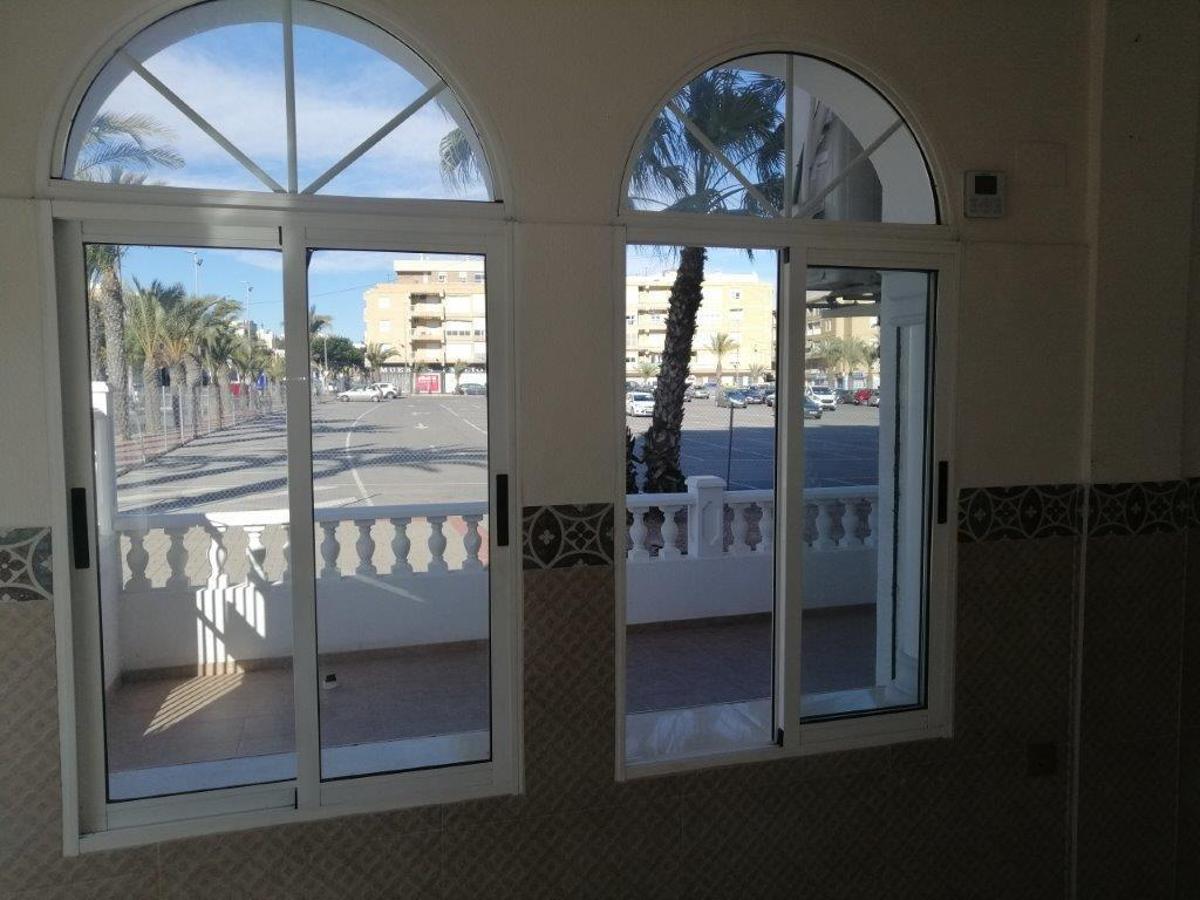 Propiedad comercial en Guardamar del Segura, Alicante, España 101 m2 No. 149108