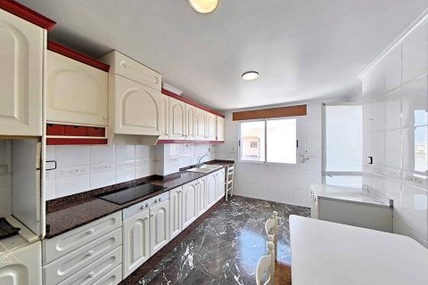 Apartment in Pilar de la Horadada, Alicante, Spain 4 bedrooms, 159 sq.m. No. 189275