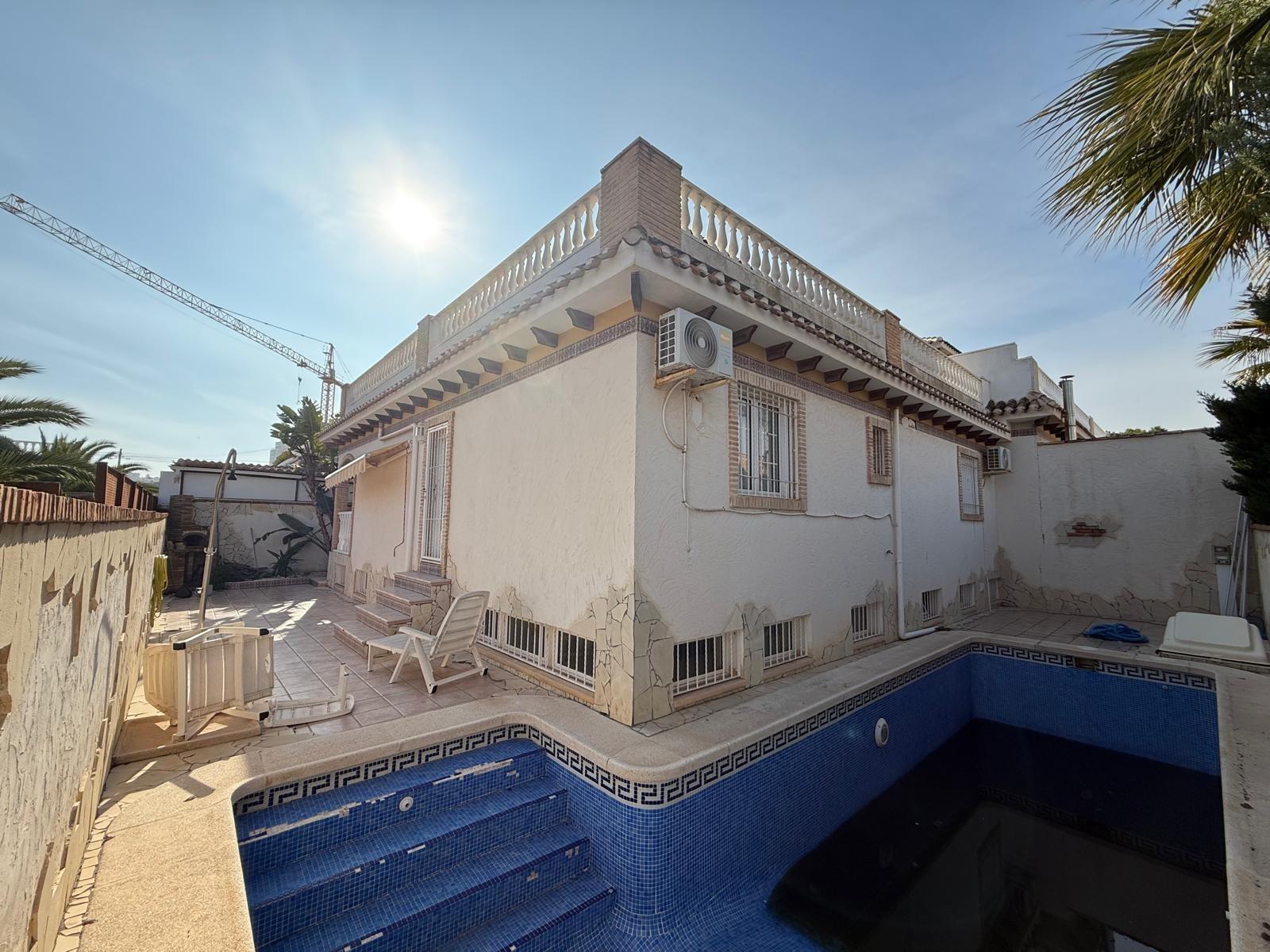 Talo Torrevieja, Alicante, Espanja 3 makuuhuonetta, 161 m2 No. 165965