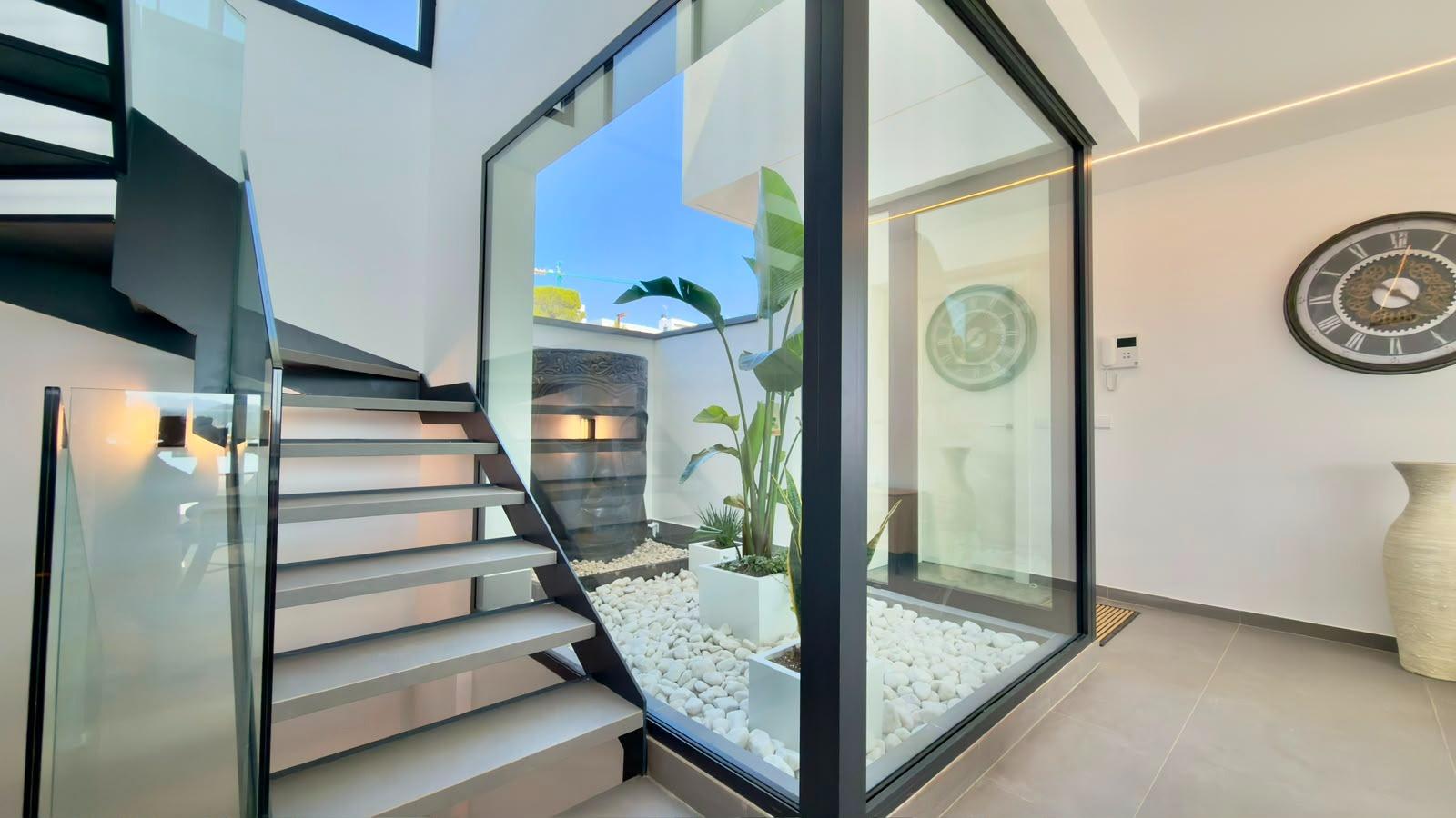 Villa a Finestrat, Alicante, Spagna 3 camere da letto, 462.62 mq. N° 165968