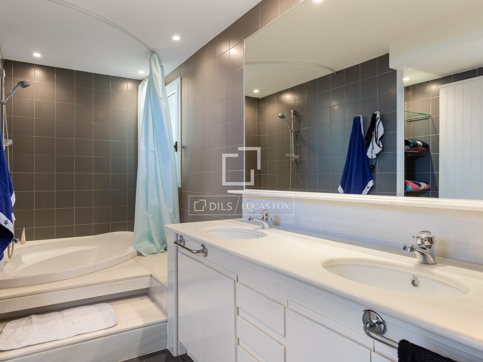 Villa in Sant Vicenc De Montalt, Barcelona, Spain 7 bedrooms, 637 sq.m. No. 192714