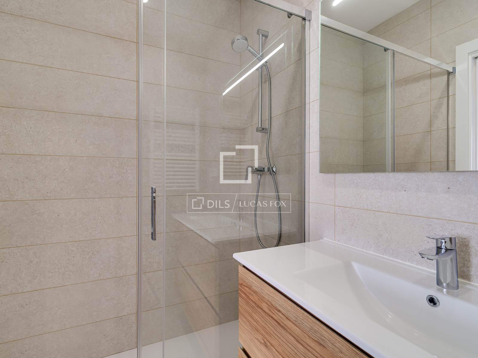 Huoneisto L'Hospitalet de Llobregat, Barcelona, Espanja 3 makuuhuonetta, 90 m2 No. 192708