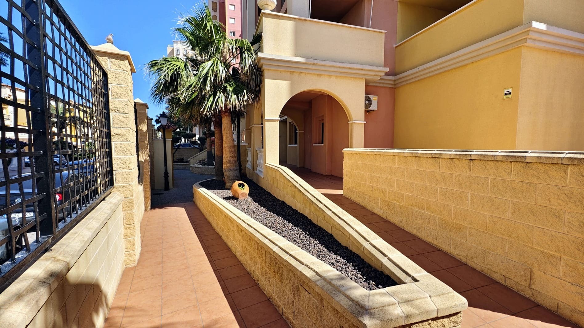 Apartamento en Torrevieja, Alicante, España 2 dormitorios, 63 m2 No. 148016