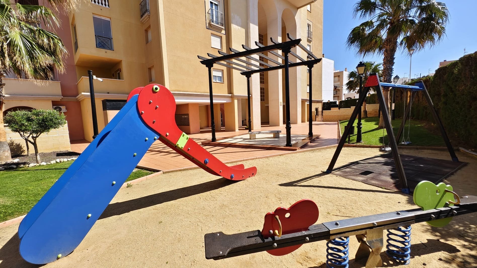 Apartamento en Torrevieja, Alicante, España 2 dormitorios, 63 m2 No. 148016