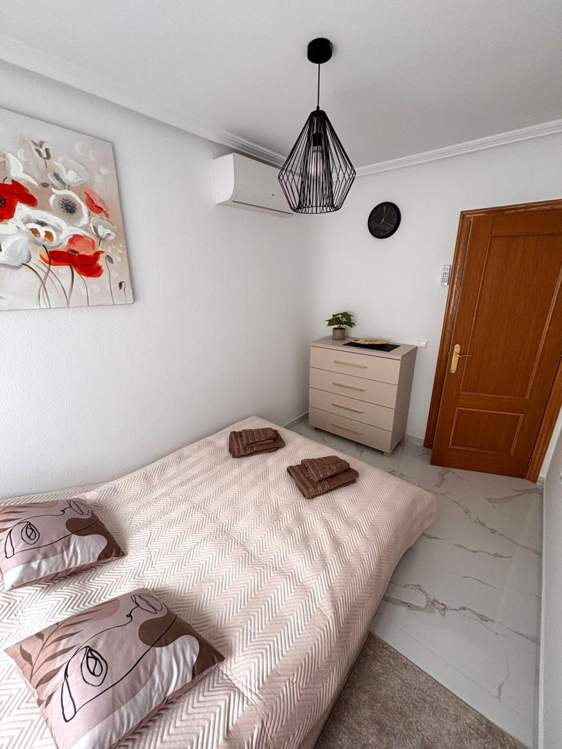 Apartment in Torrevieja, Alicante, Spain 3 bedrooms, 86 sq.m. No. 177477