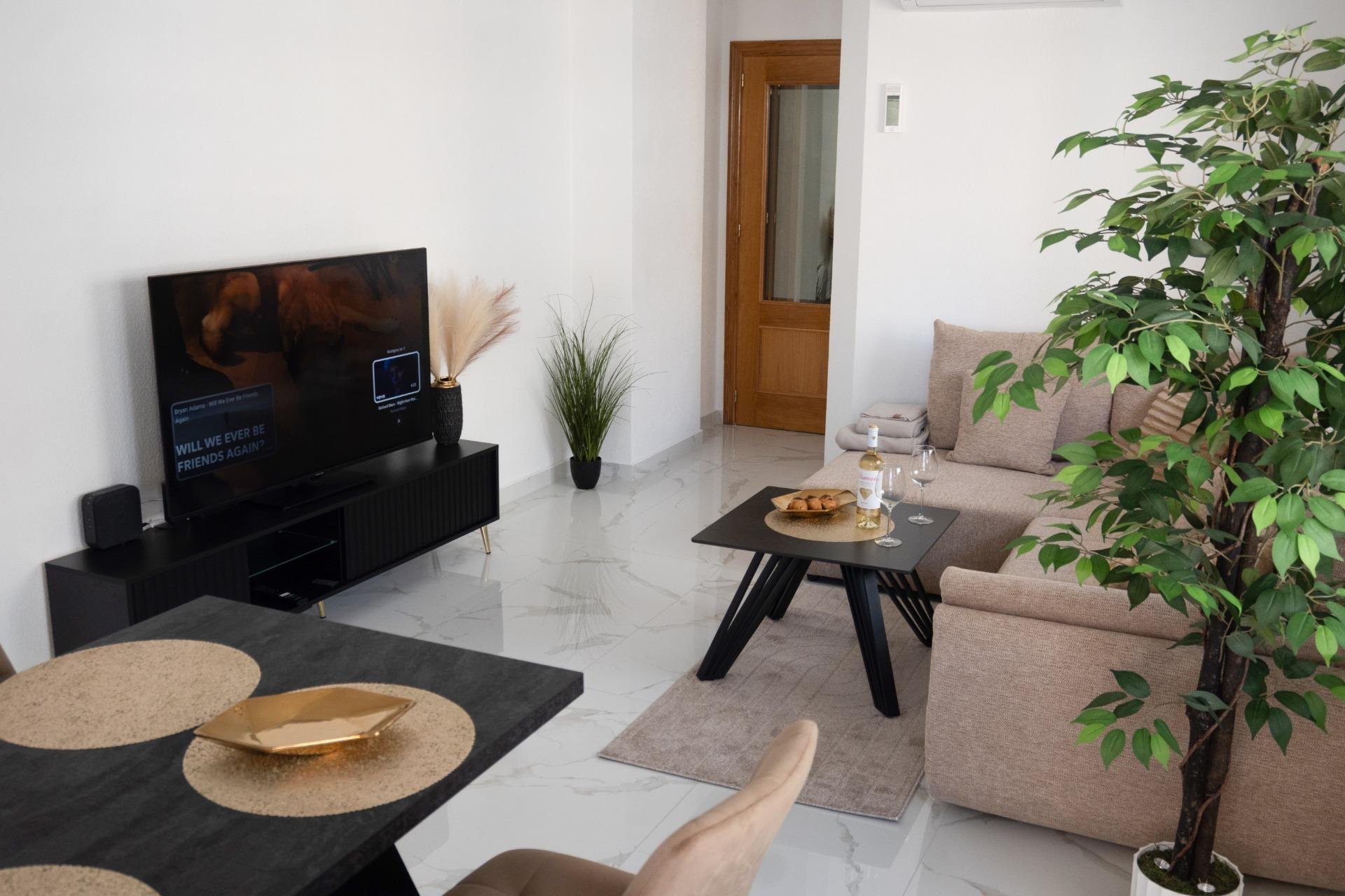 Apartment in Torrevieja, Alicante, Spain 3 bedrooms, 86 sq.m. No. 177477