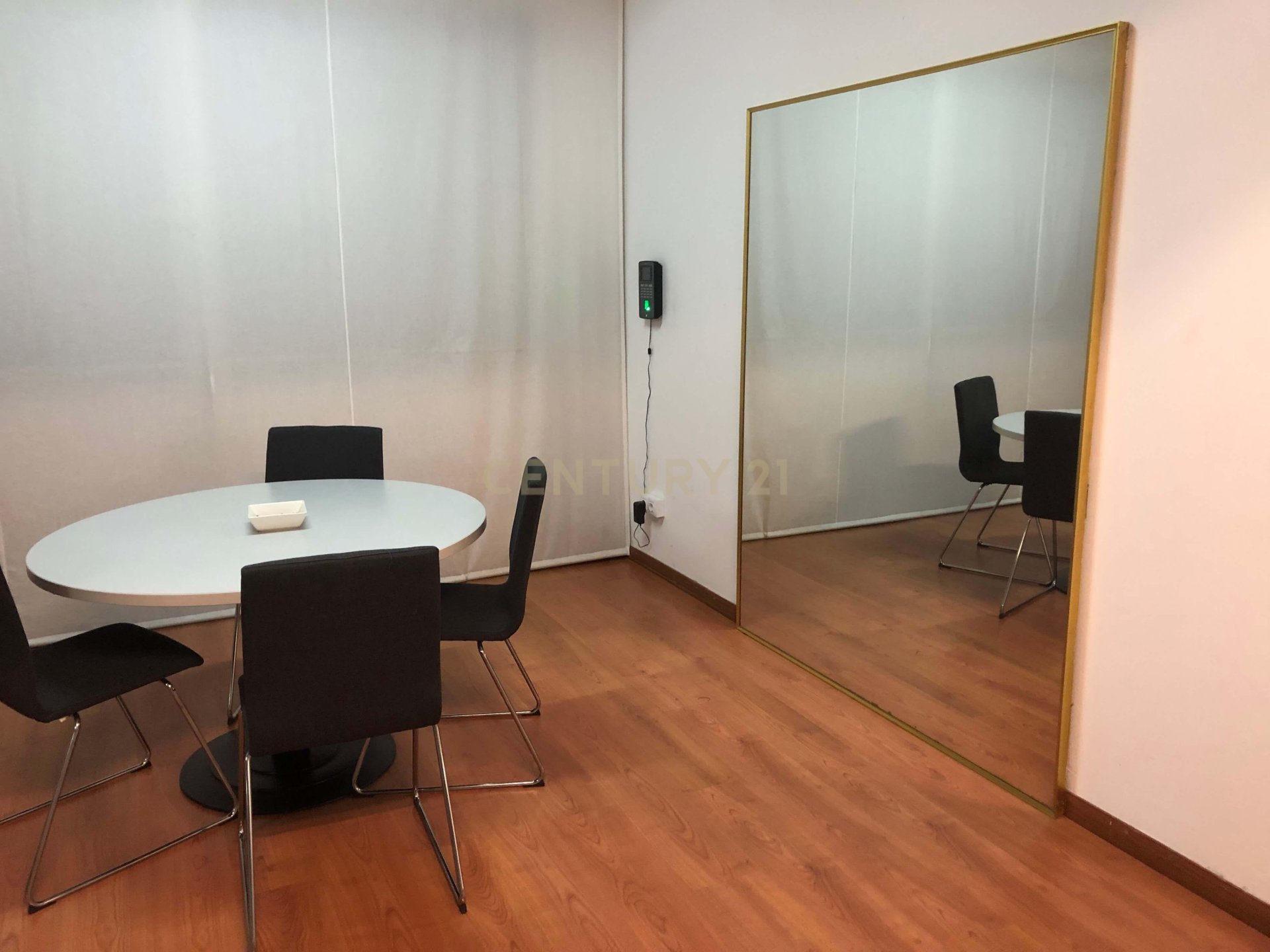 Propiedad comercial en Barcelona, España 9 dormitorios, 1076 m2 No. 166873