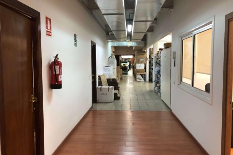 Liikekiinteistö Barcelona, Espanja 9 makuuhuonetta, 1076 m2 No. 166873