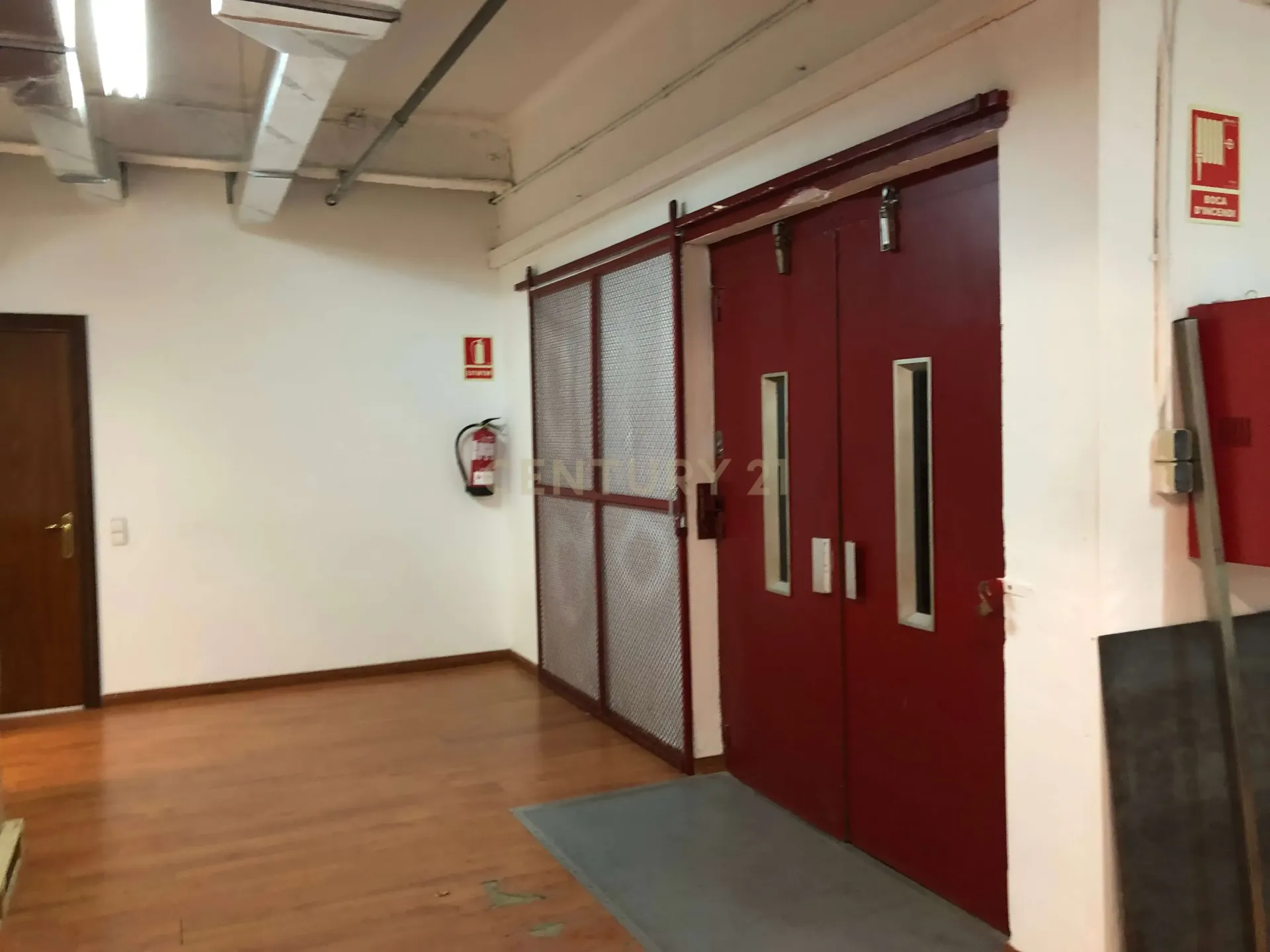 Propiedad comercial en Barcelona, España 9 dormitorios, 1076 m2 No. 166873