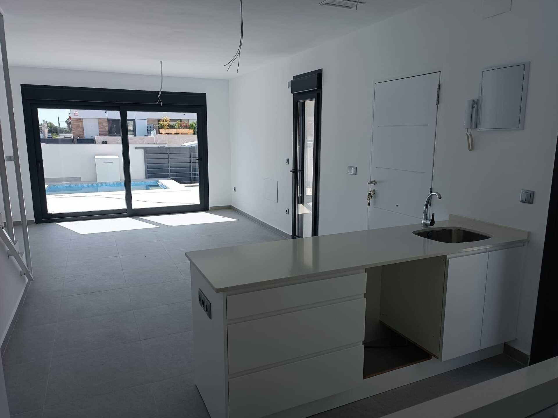 Villa a Daya Nueva, Alicante, Spagna 3 camere da letto, 96 mq. N° 135825