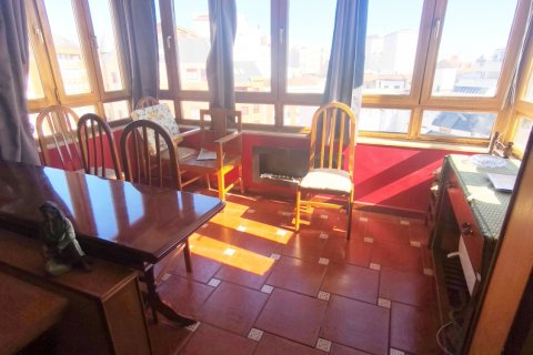 Apartment à Leon, Espagne 3 chambres, 125 m2 No. 172811