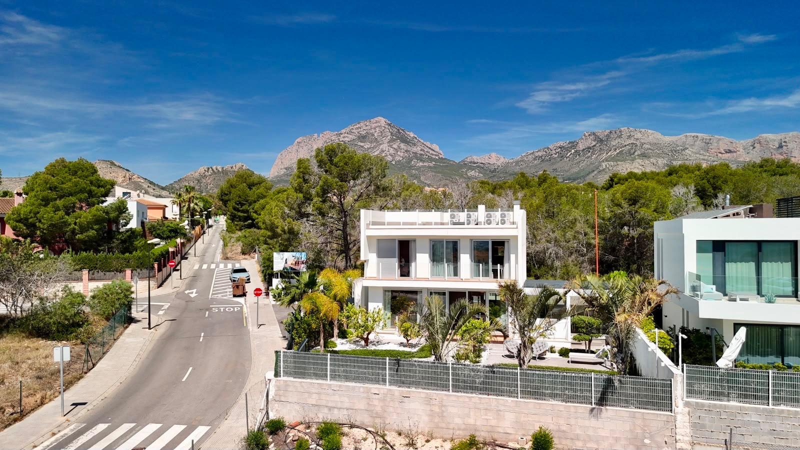 Villa à La Nucia, Alicante, Espagne 4 chambres, 200 m2 No. 168360