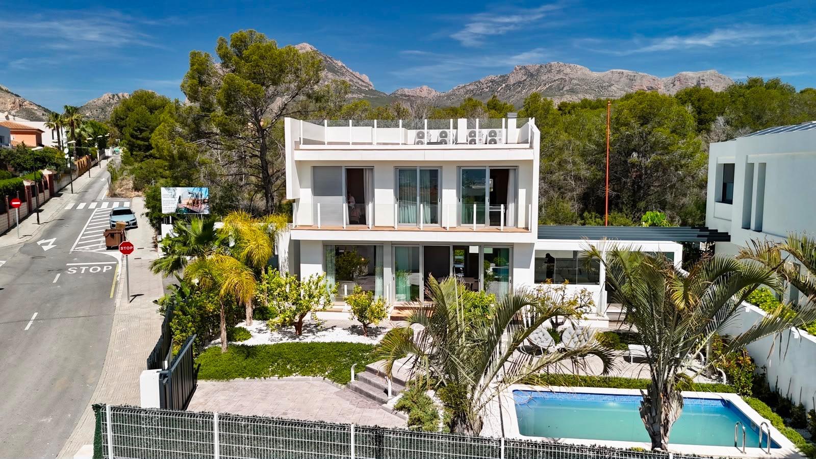 Villa à La Nucia, Alicante, Espagne 4 chambres, 200 m2 No. 168360
