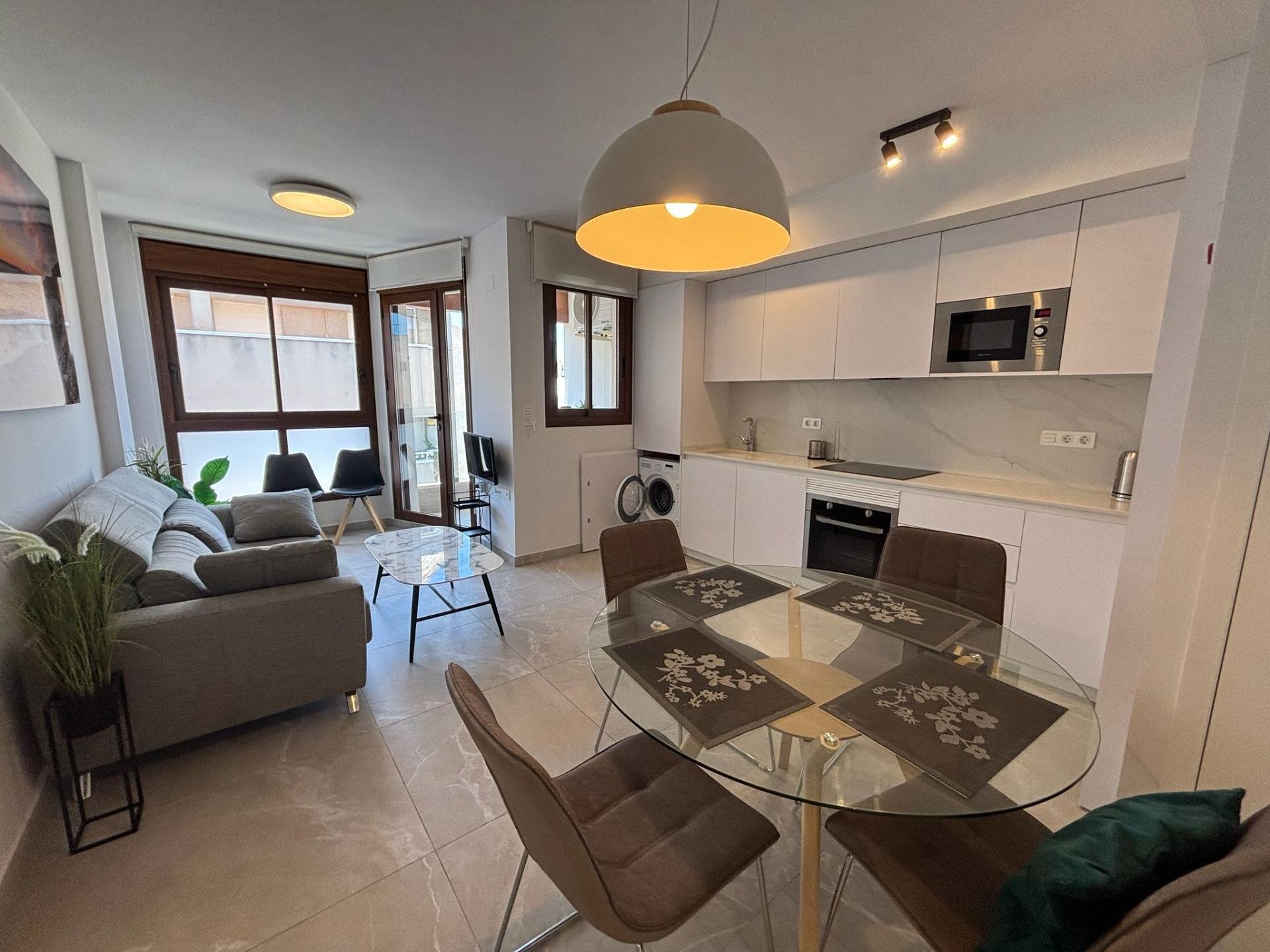 Apartamento en Torrevieja, Alicante, España 2 dormitorios, 62 m2 No. 168362
