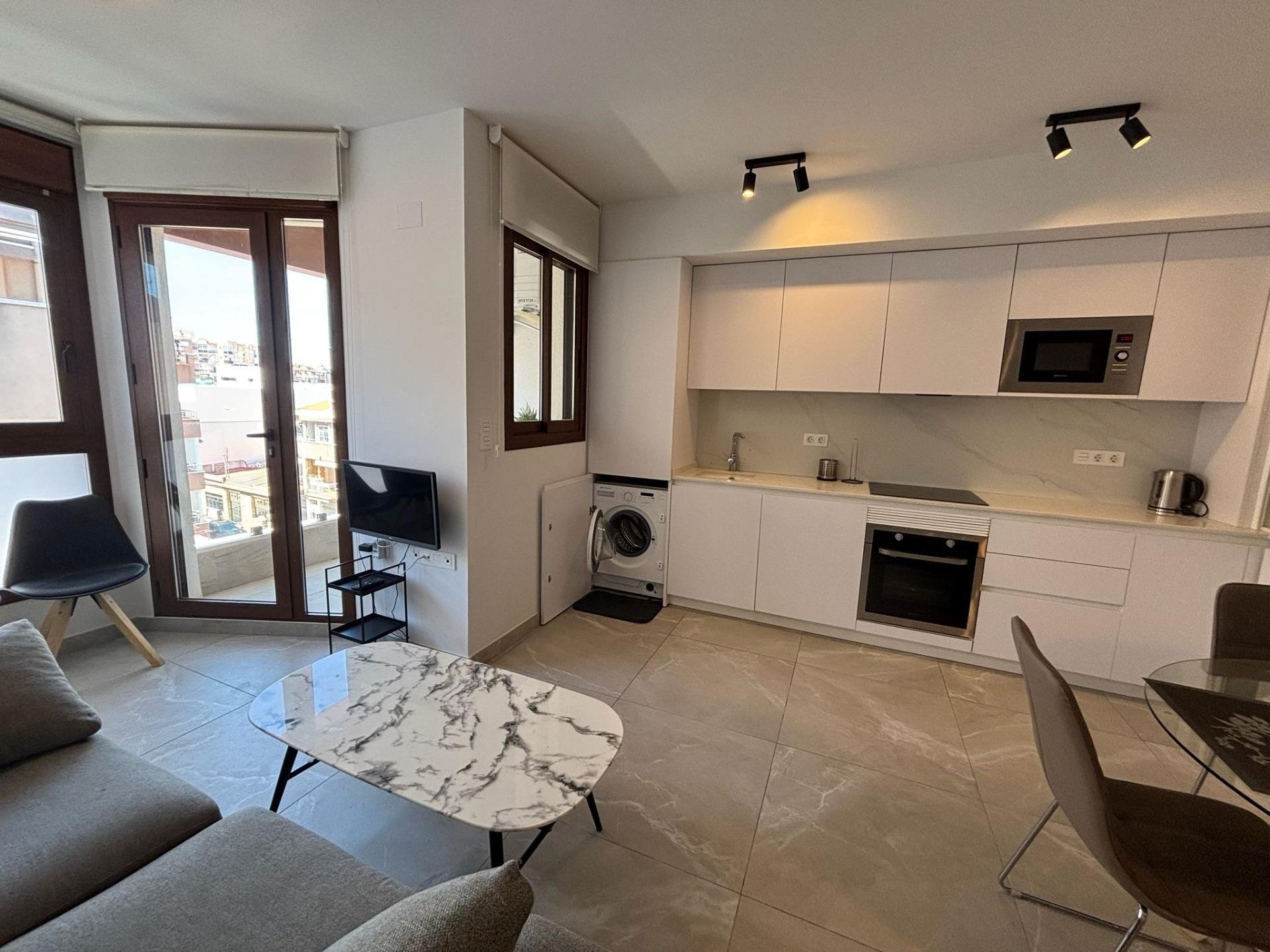 Apartamento en Torrevieja, Alicante, España 2 dormitorios, 62 m2 No. 168362