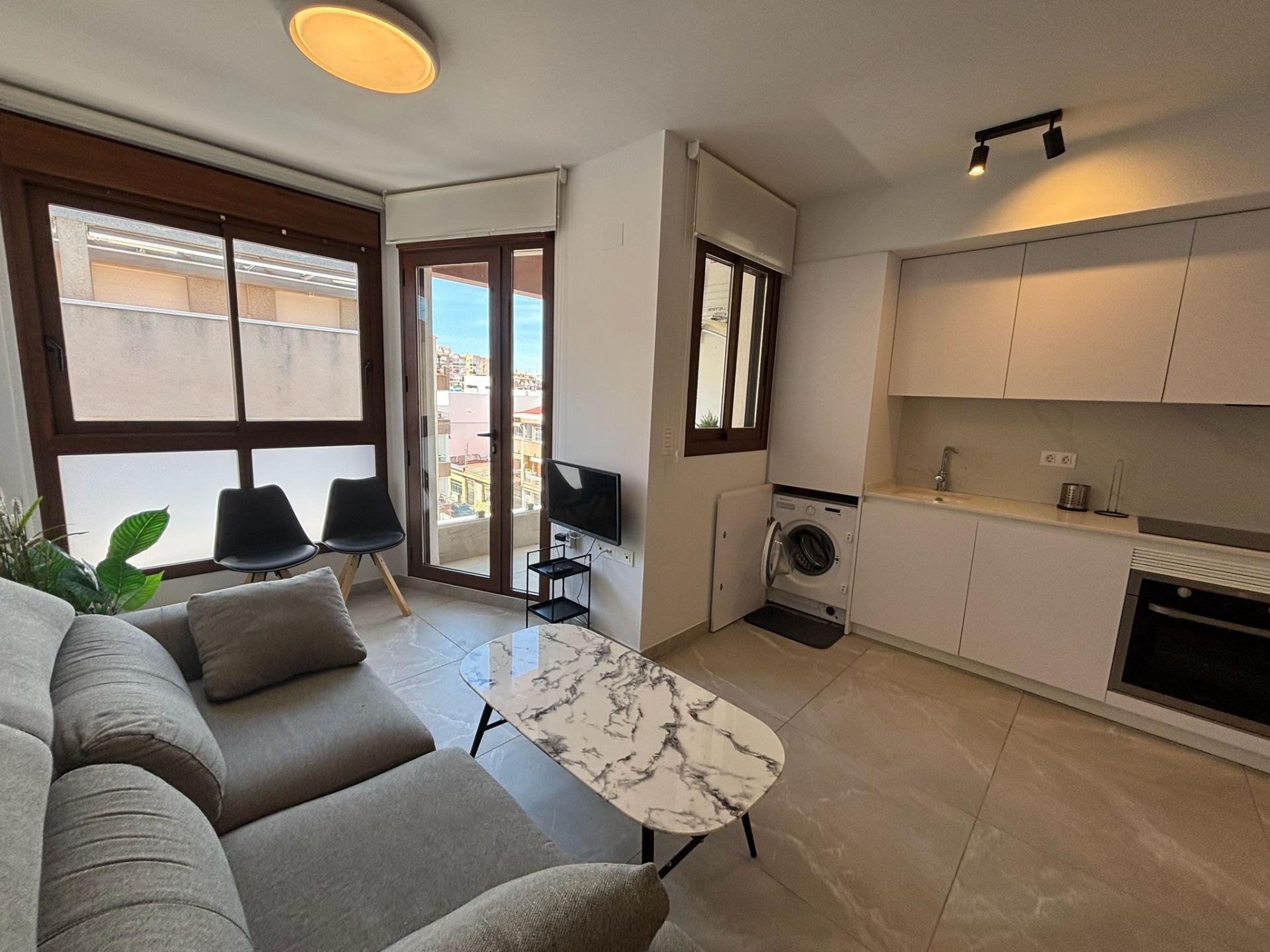 Apartamento en Torrevieja, Alicante, España 2 dormitorios, 62 m2 No. 168362