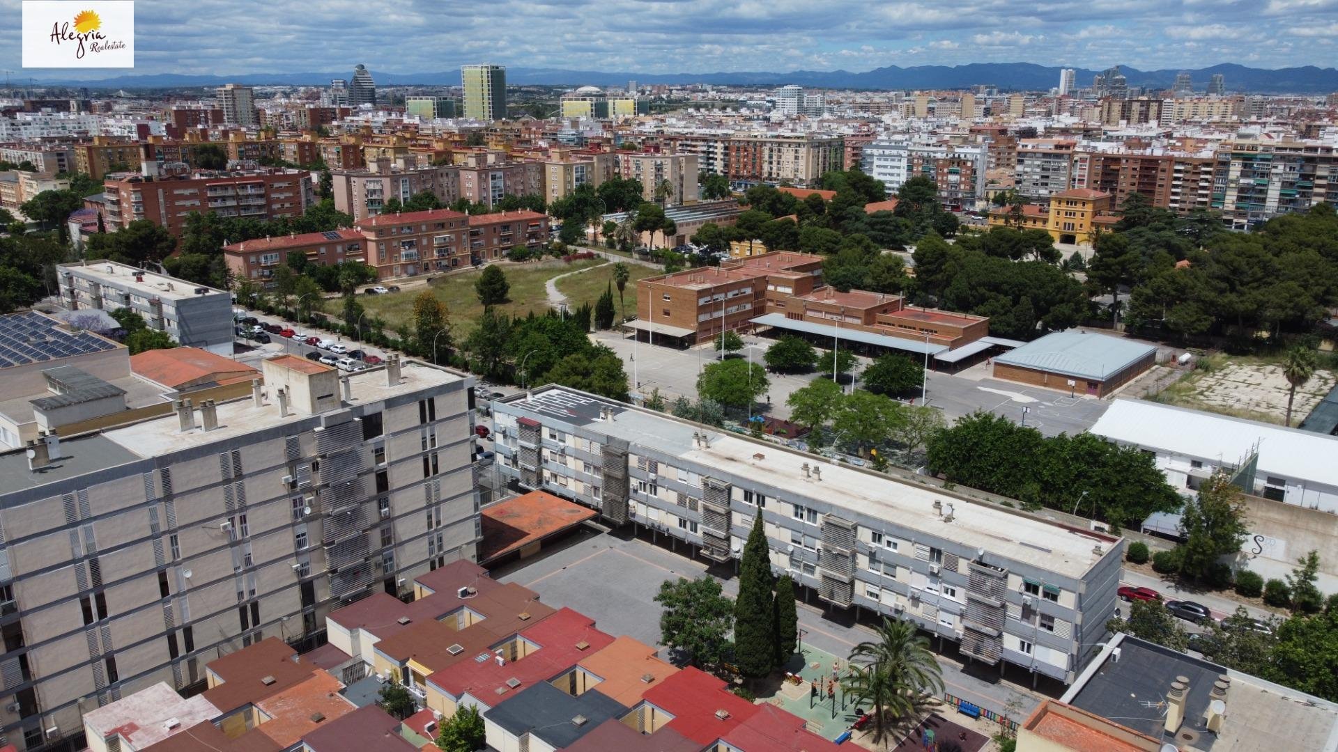 Wohnung in Valencia, Spanien 1 Schlafzimmer, 76 m2 Nr. 167768