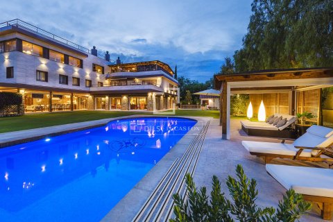 Villa a Sitges, Barcelona, Spagna 8 camere da letto, 905 mq. N° 164888