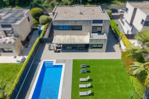 Talo Sant Andreu de Llavaneres, Barcelona, Espanja 5 makuuhuonetta, 578 m2 No. 168478