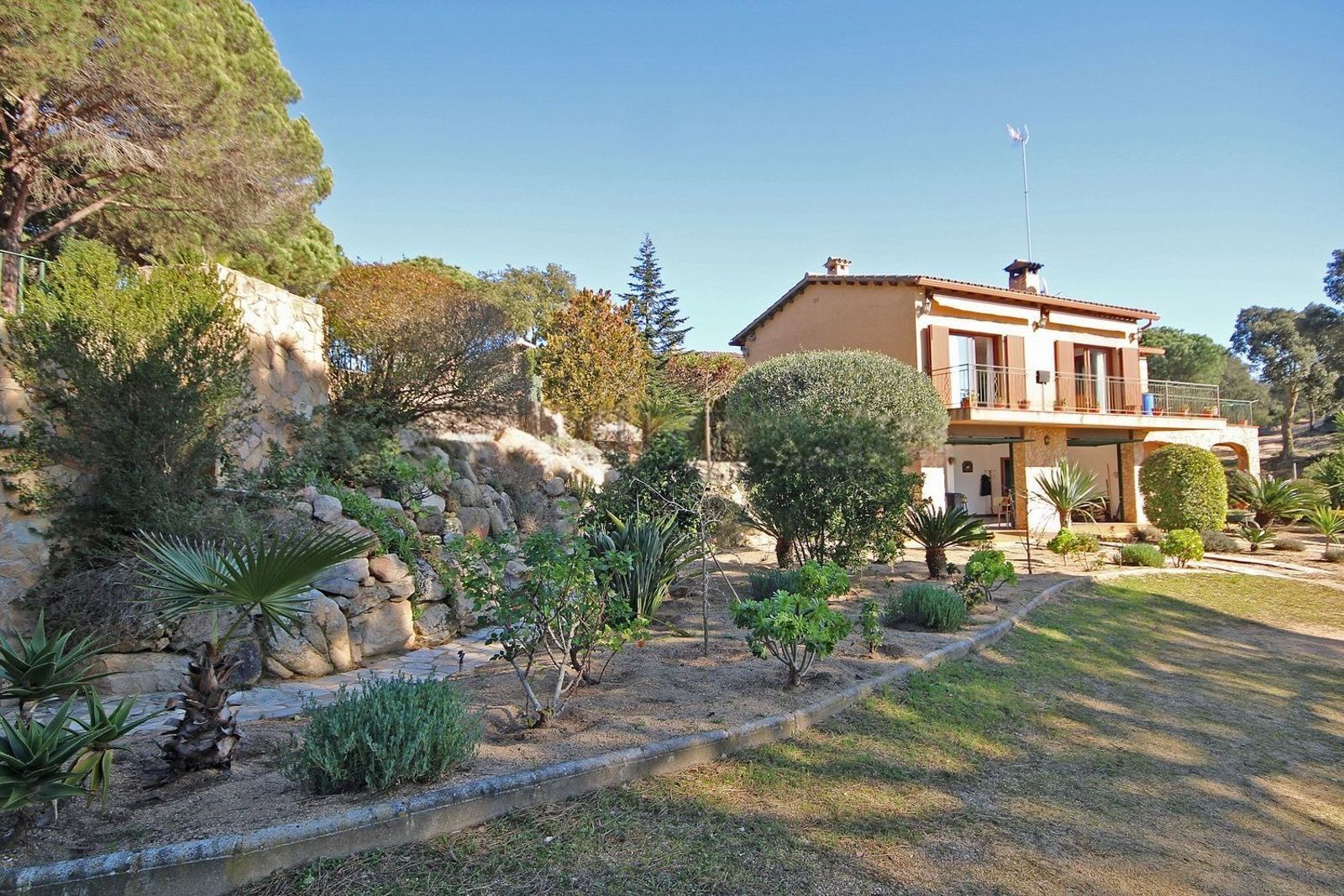 Hus i Lloret de Mar, Girona, Spanien 4 sovrum, 350 kvm. Nr. 168484