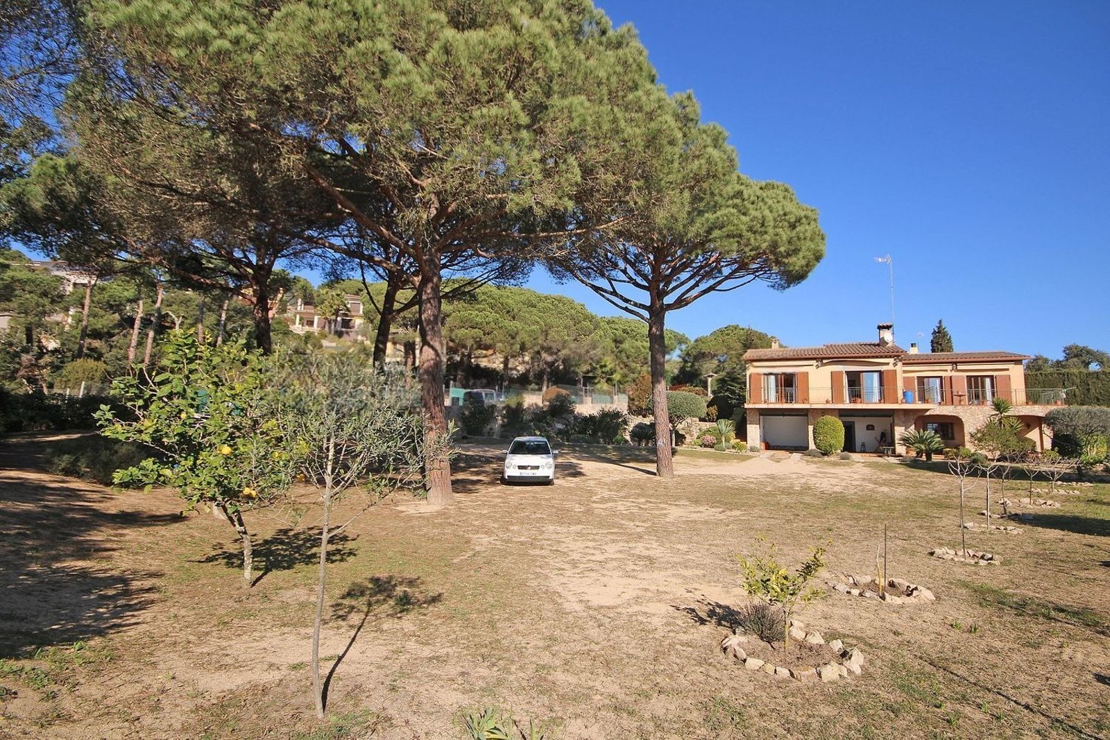 Hus i Lloret de Mar, Girona, Spanien 4 sovrum, 350 kvm. Nr. 168484