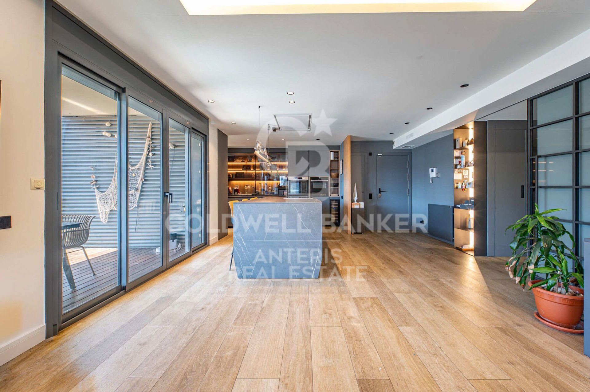Kattohuoneisto Badalona, Barcelona, Espanja 4 makuuhuonetta, 152 m2 No. 178478