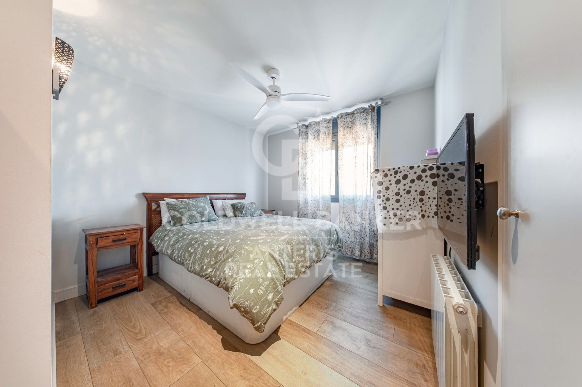 Kattohuoneisto Badalona, Barcelona, Espanja 4 makuuhuonetta, 152 m2 No. 178478