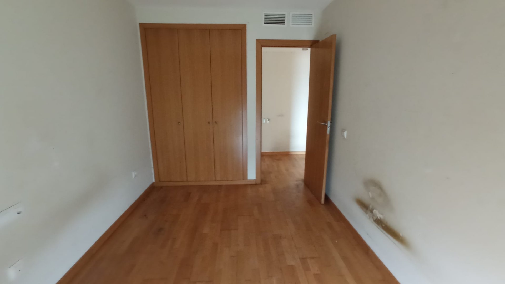 Commercial property in Igualada, Barcelona, Spain 3 bedrooms,  No. 181325