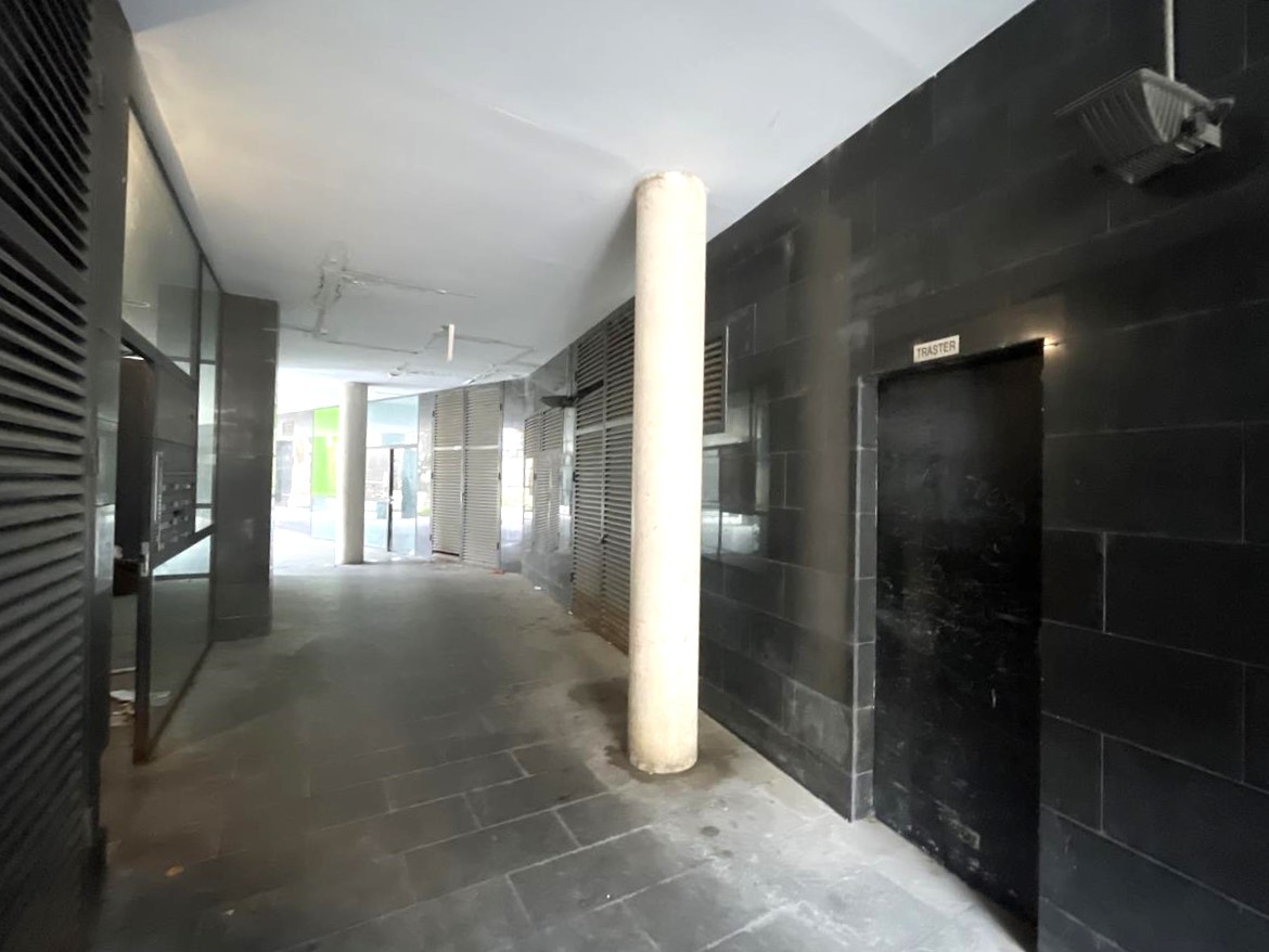 Commercial property in Igualada, Barcelona, Spain 3 bedrooms,  No. 181325