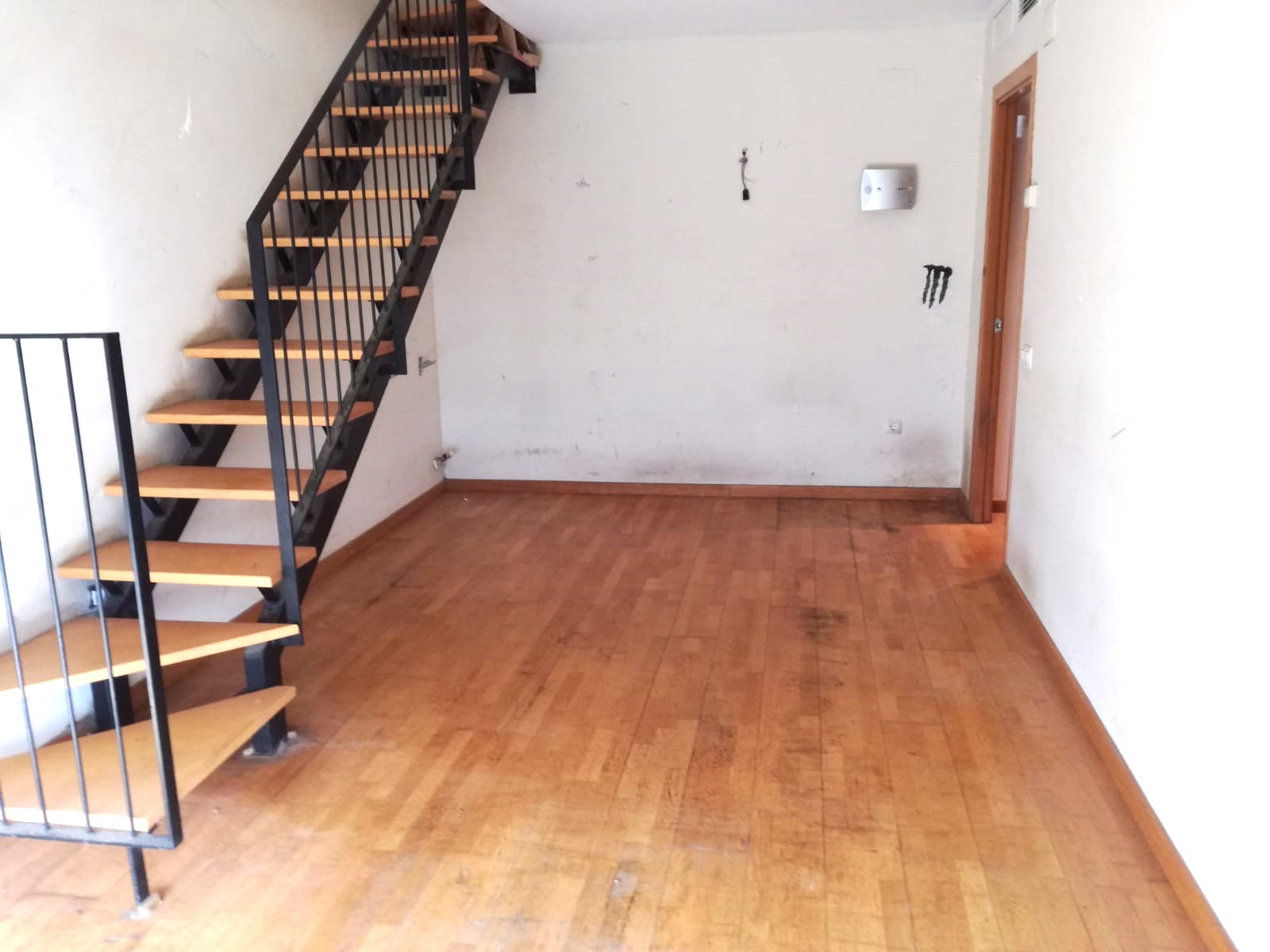 Commercial property in Igualada, Barcelona, Spain 3 bedrooms,  No. 181325